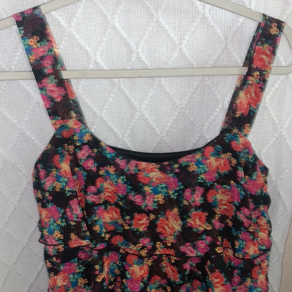 Nine & CO. Ruffled dress - Picture 2 of 6